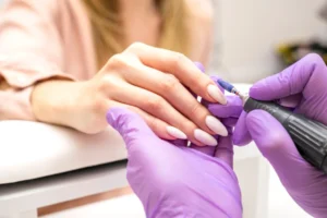 راهنمای انتخاب ناخن کار حرفه‌ای در مشهد