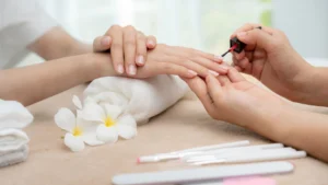 10 تا از بهترین سالن کاشت ناخن در مشهد