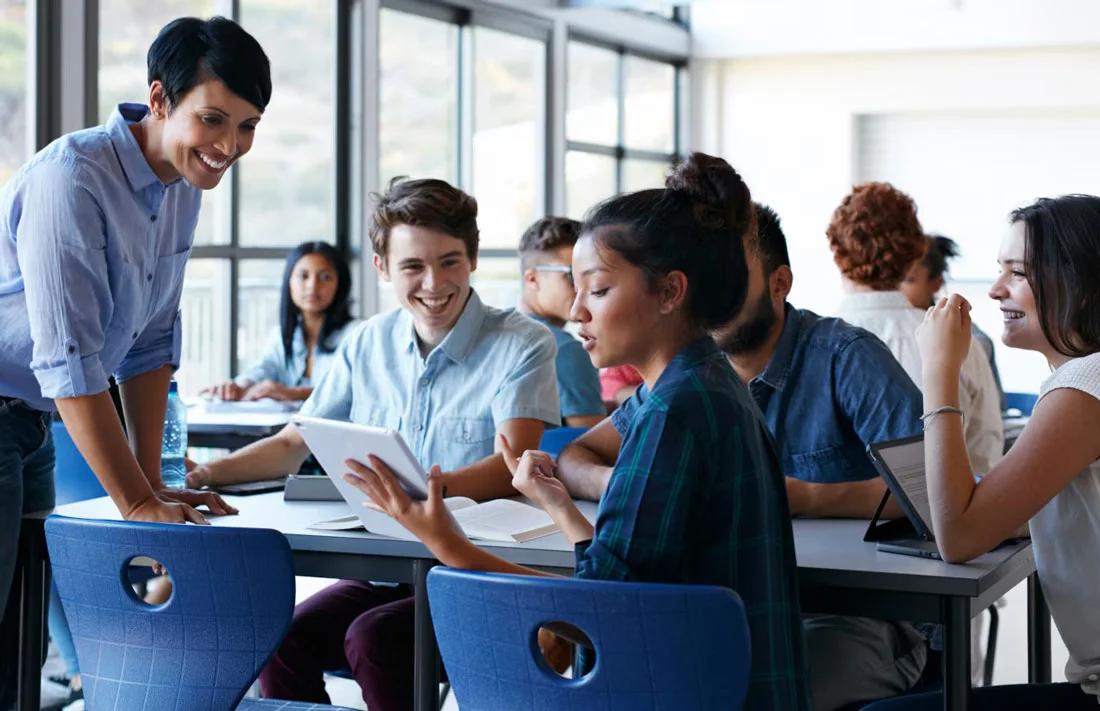 چطور یک آموزشگاه زبان خوب را تشخیص دهیم؟ راهنمای انتخاب هوشمندانه